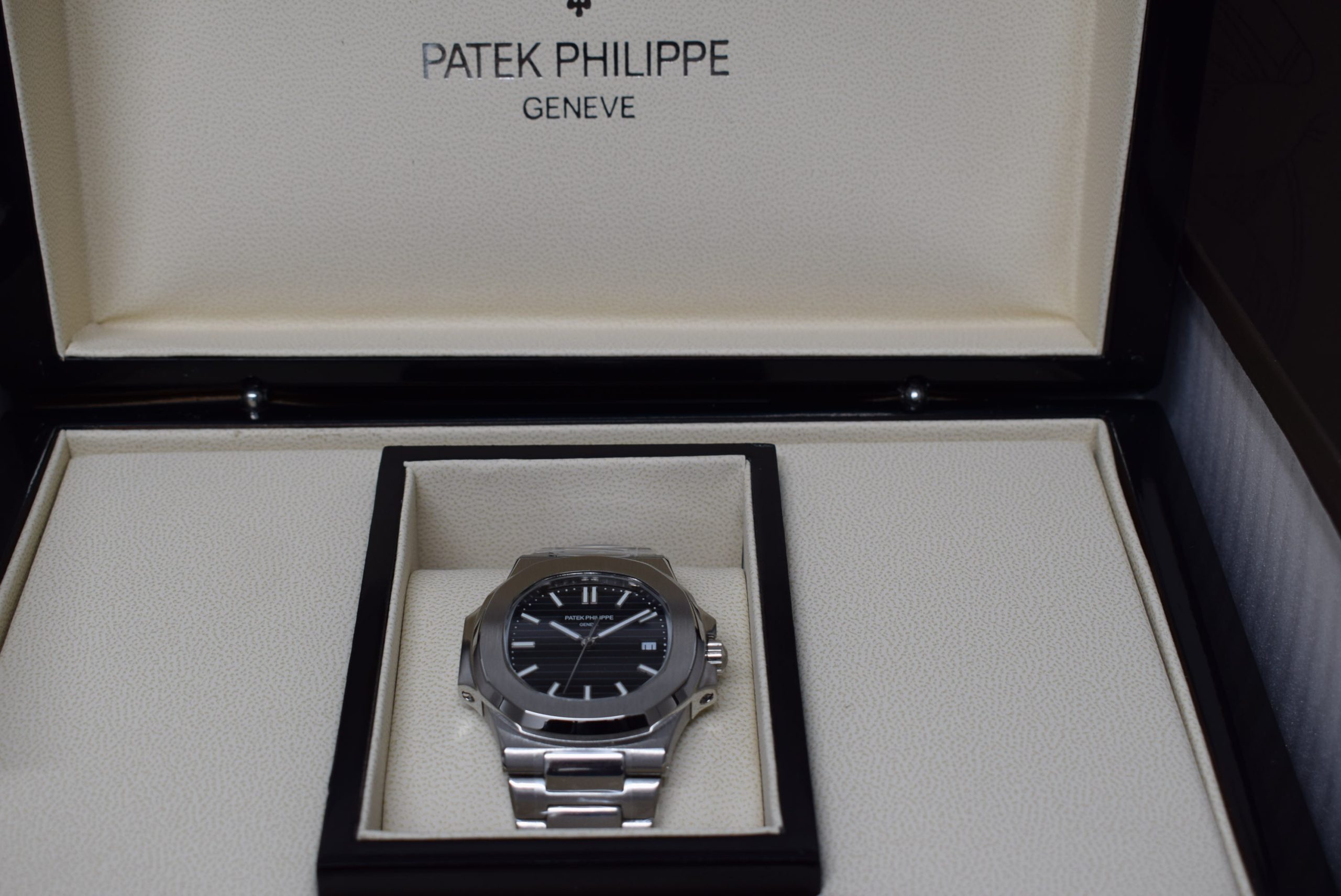 Patek Philippe replica nautilus 5711 black dial - immagine 2