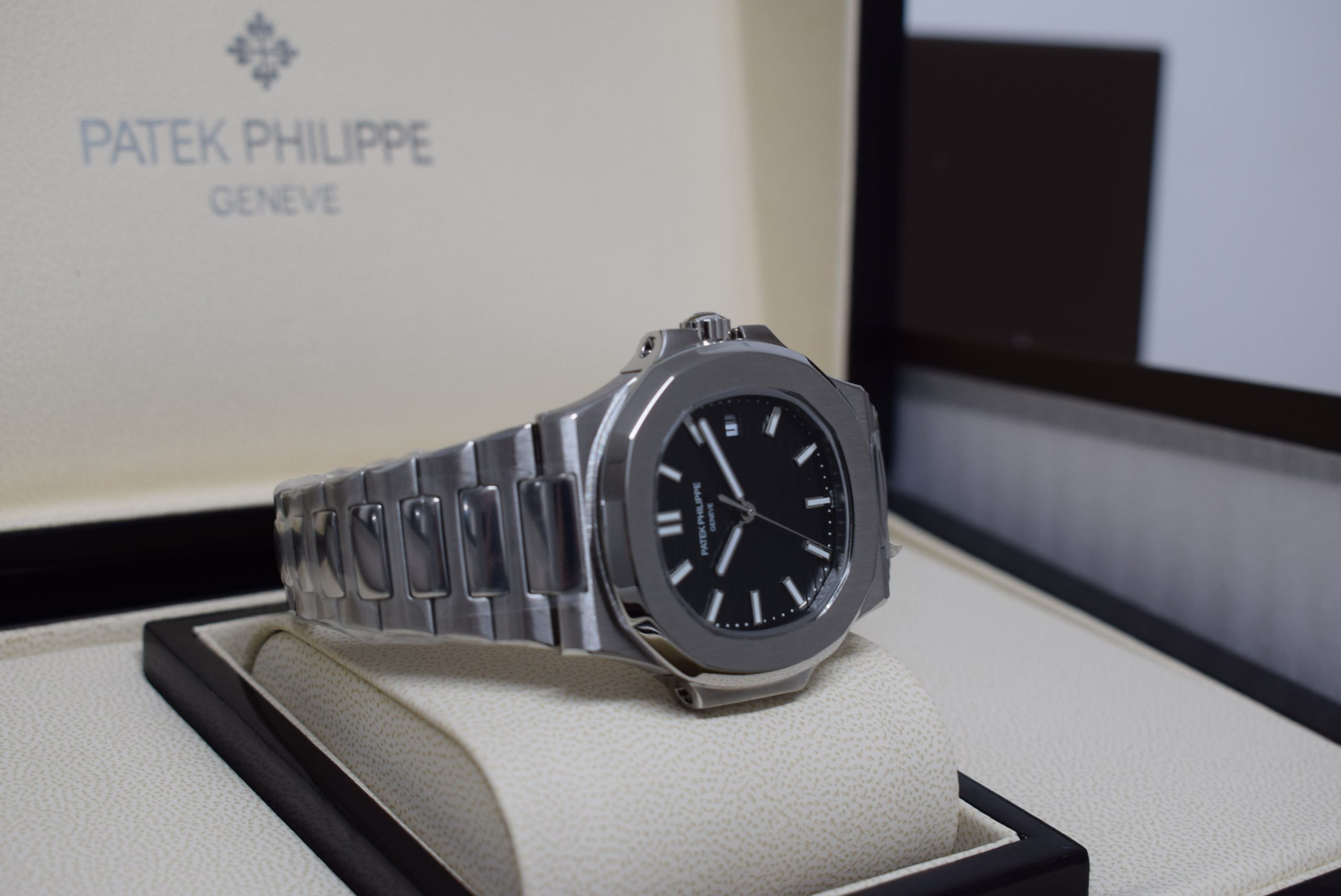 Patek Philippe replica nautilus 5711 black dial - immagine 4