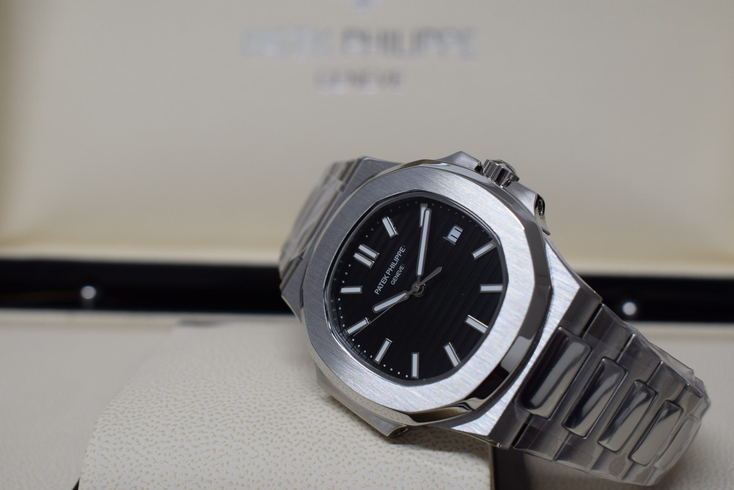 Patek Philippe replica nautilus 5711 black dial - immagine 6