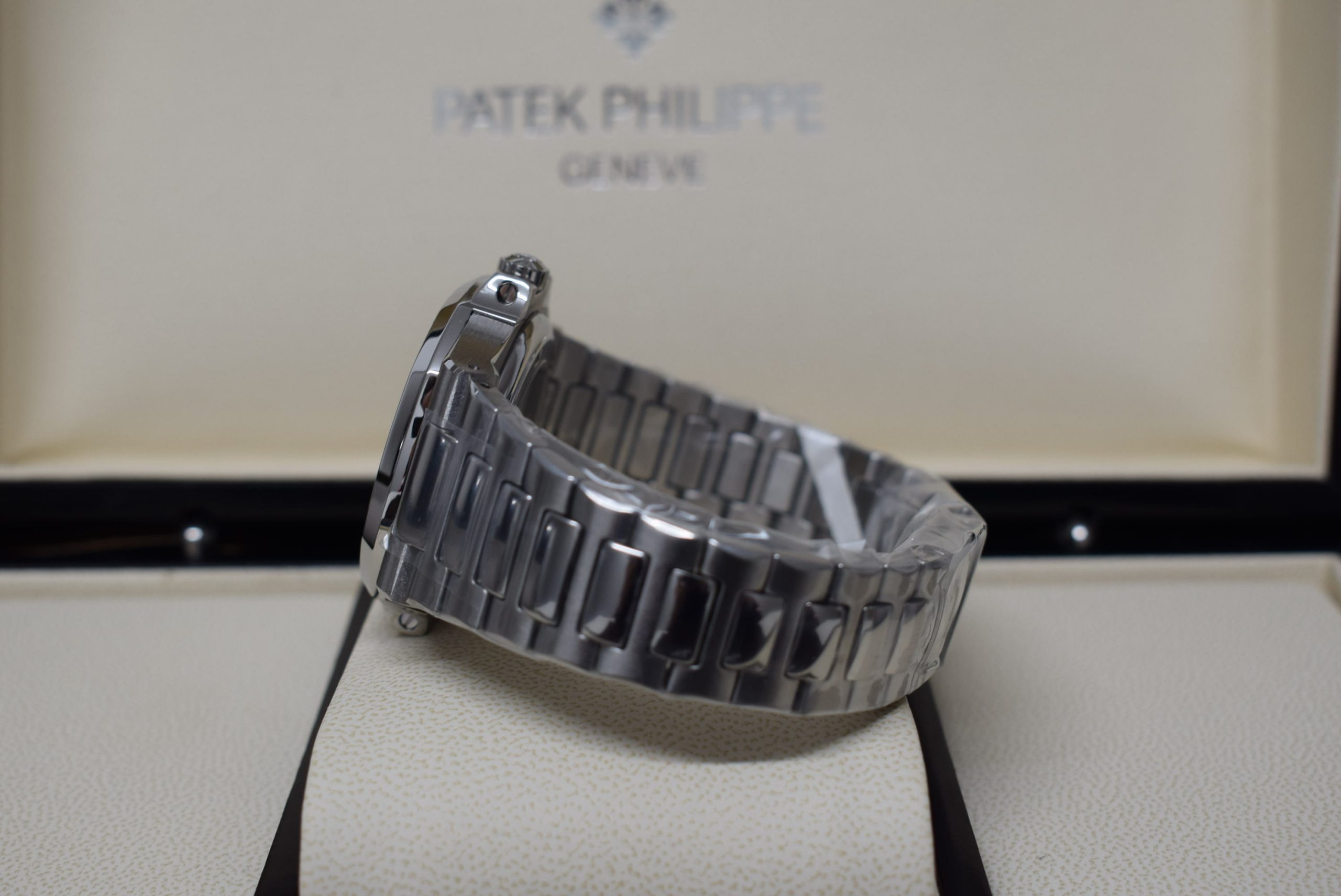 Patek Philippe replica nautilus 5711 black dial - immagine 7