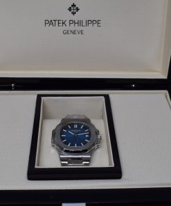Alternative view of Patek Philippe replica nautilus 5711 blue dial