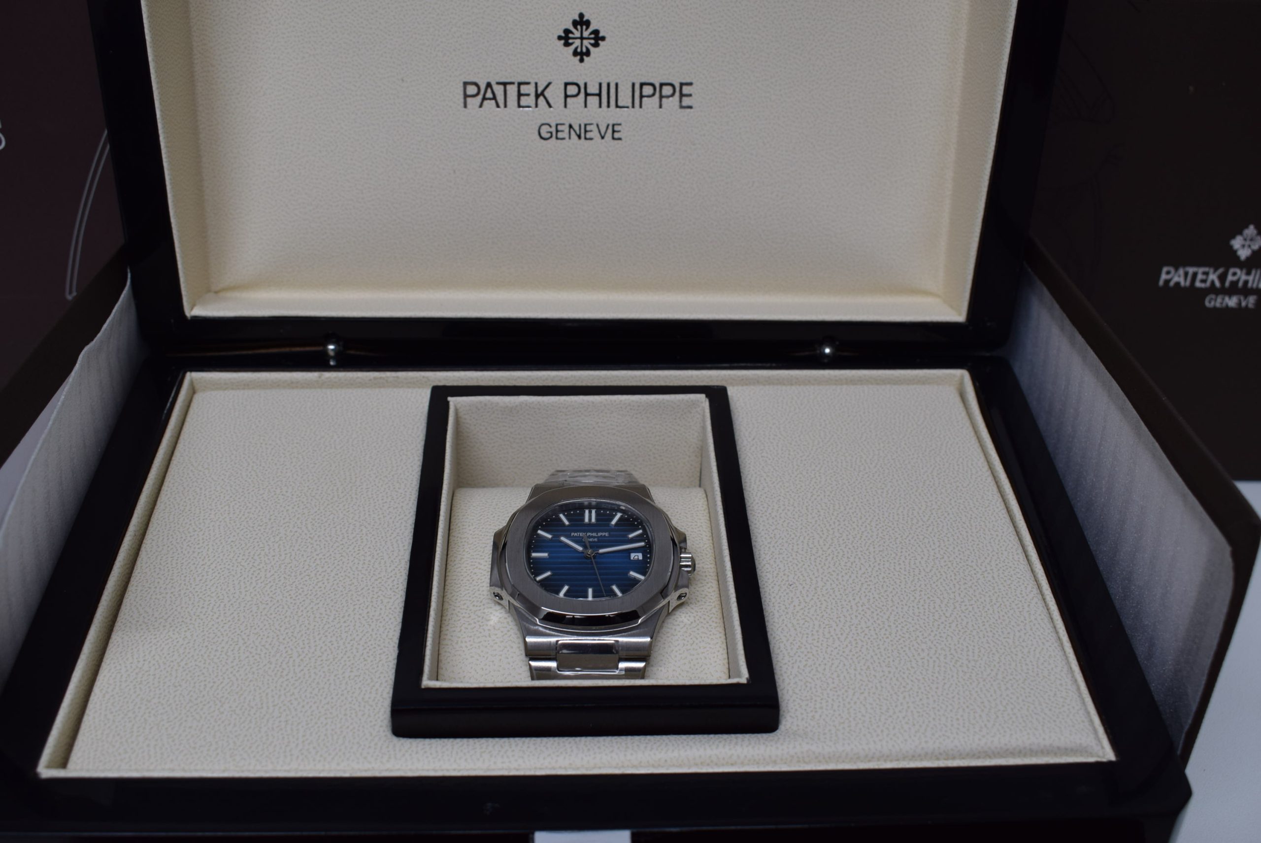 Patek Philippe replica nautilus 5711 blue dial - immagine 2