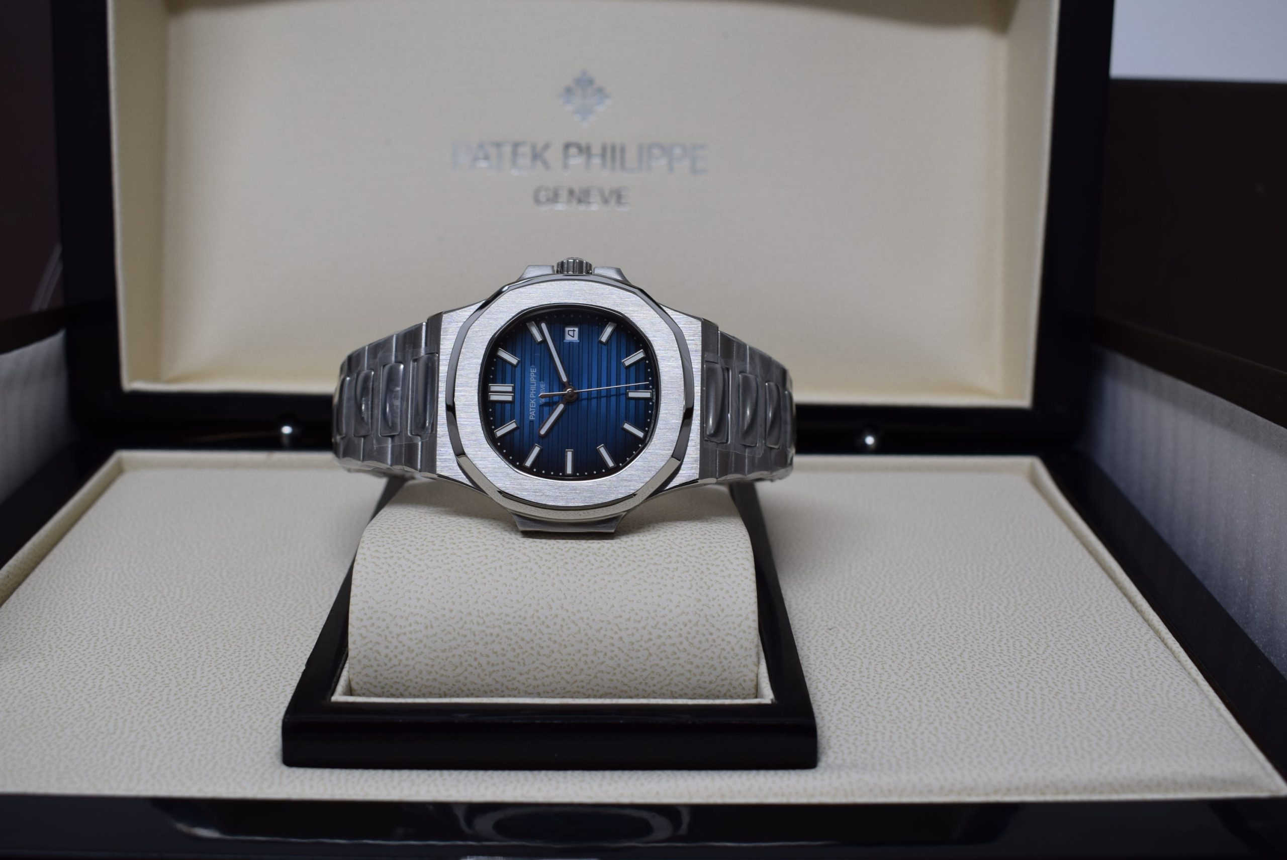 Patek Philippe replica nautilus 5711 blue dial - immagine 3