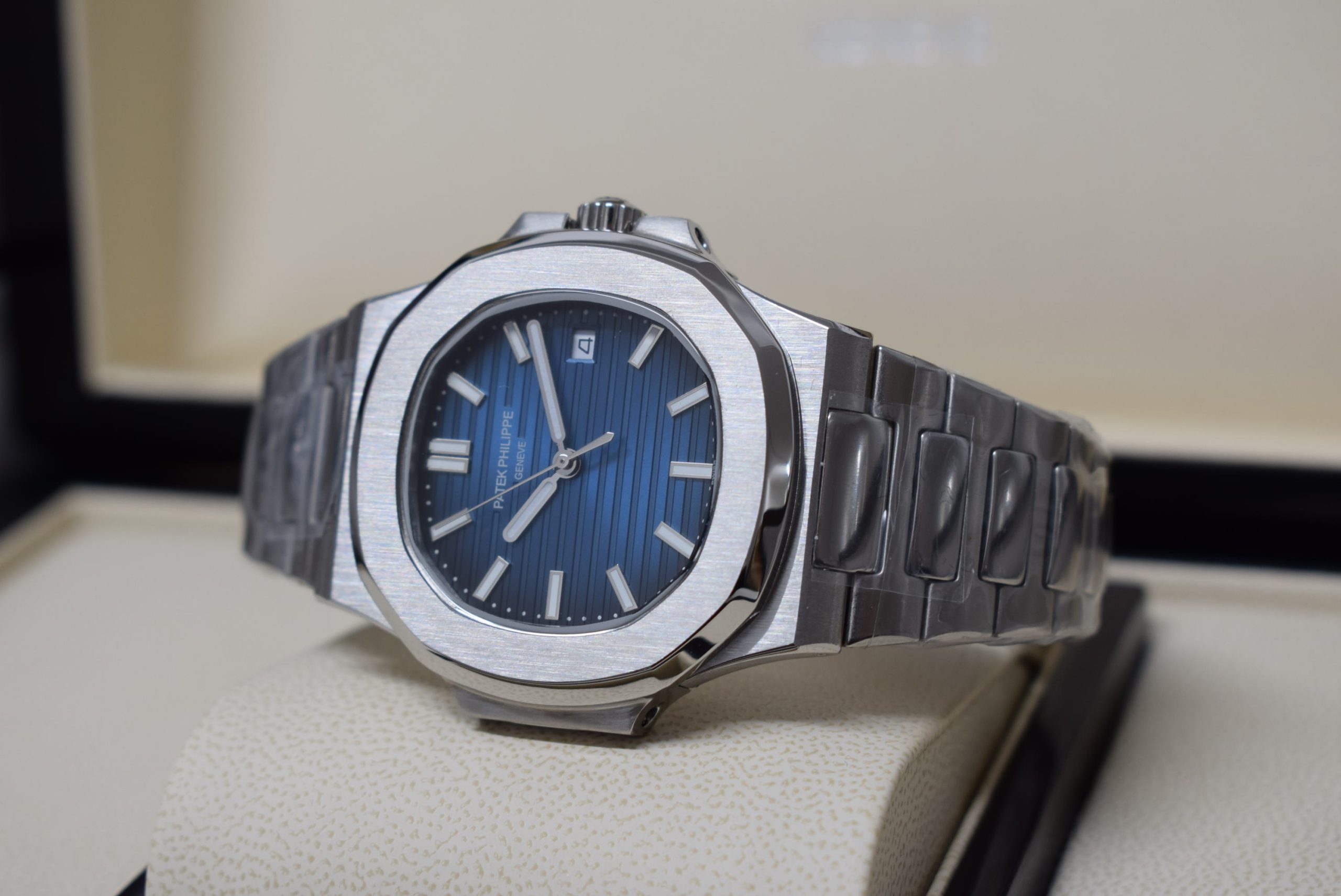 Patek Philippe replica nautilus 5711 blue dial - immagine 5