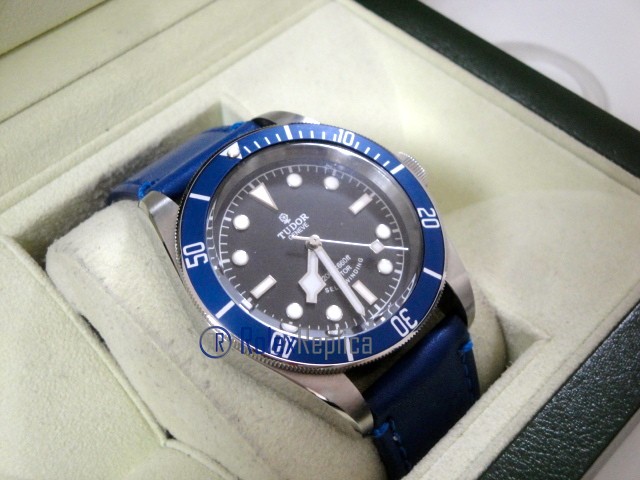 tudor replica black bay blue cinturino pelle orologio replica - immagine 5