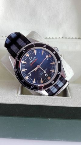 Omega replica seamaster 007 spectre black dial imitazione copia - immagine 3