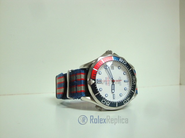 Omega replica seamaster co-axial 007 white dial cordura imitazione copia - immagine 3