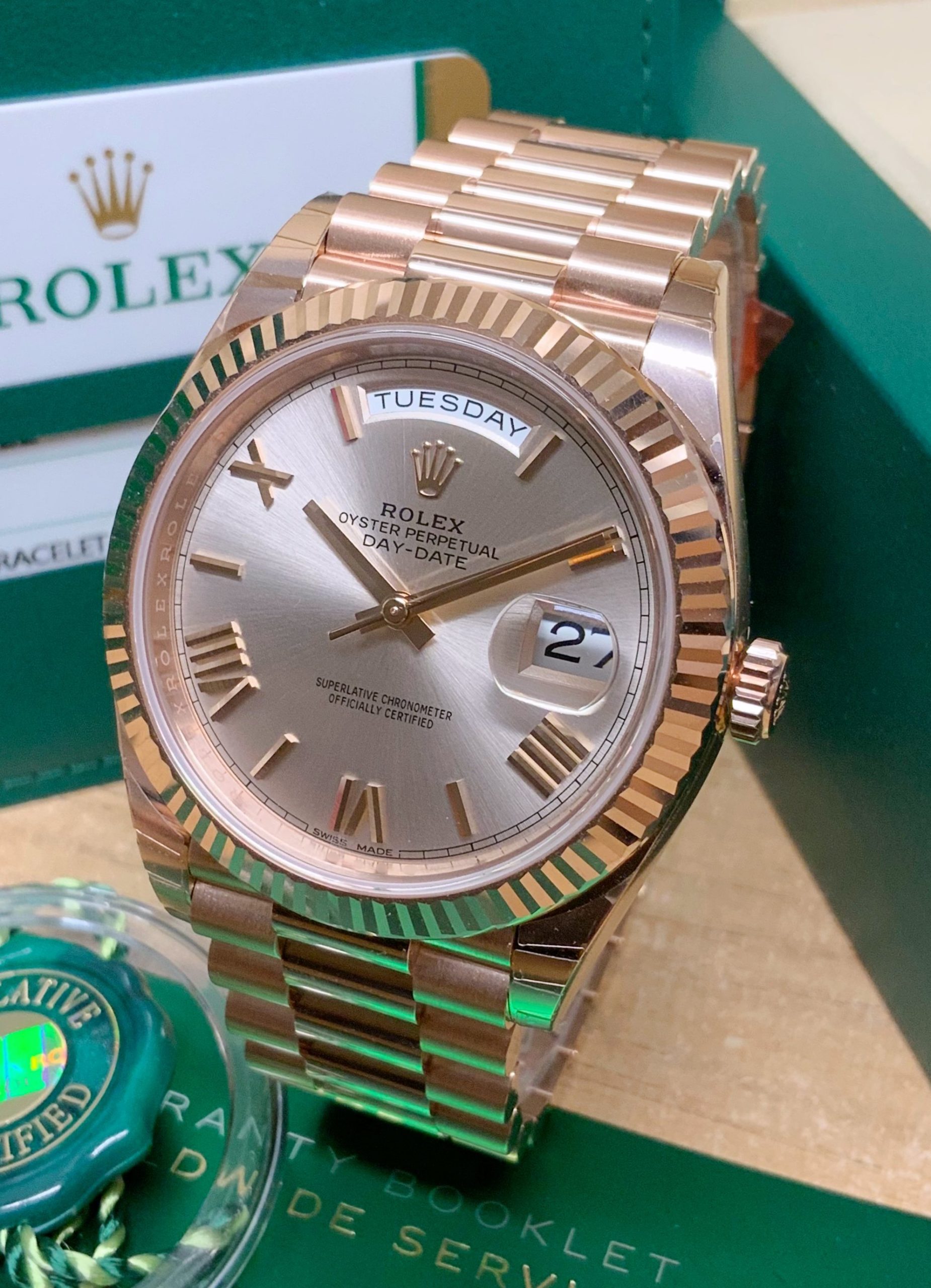 Rolex replica Day-Date 40 228235 Rose Gold sundust dial - immagine 3