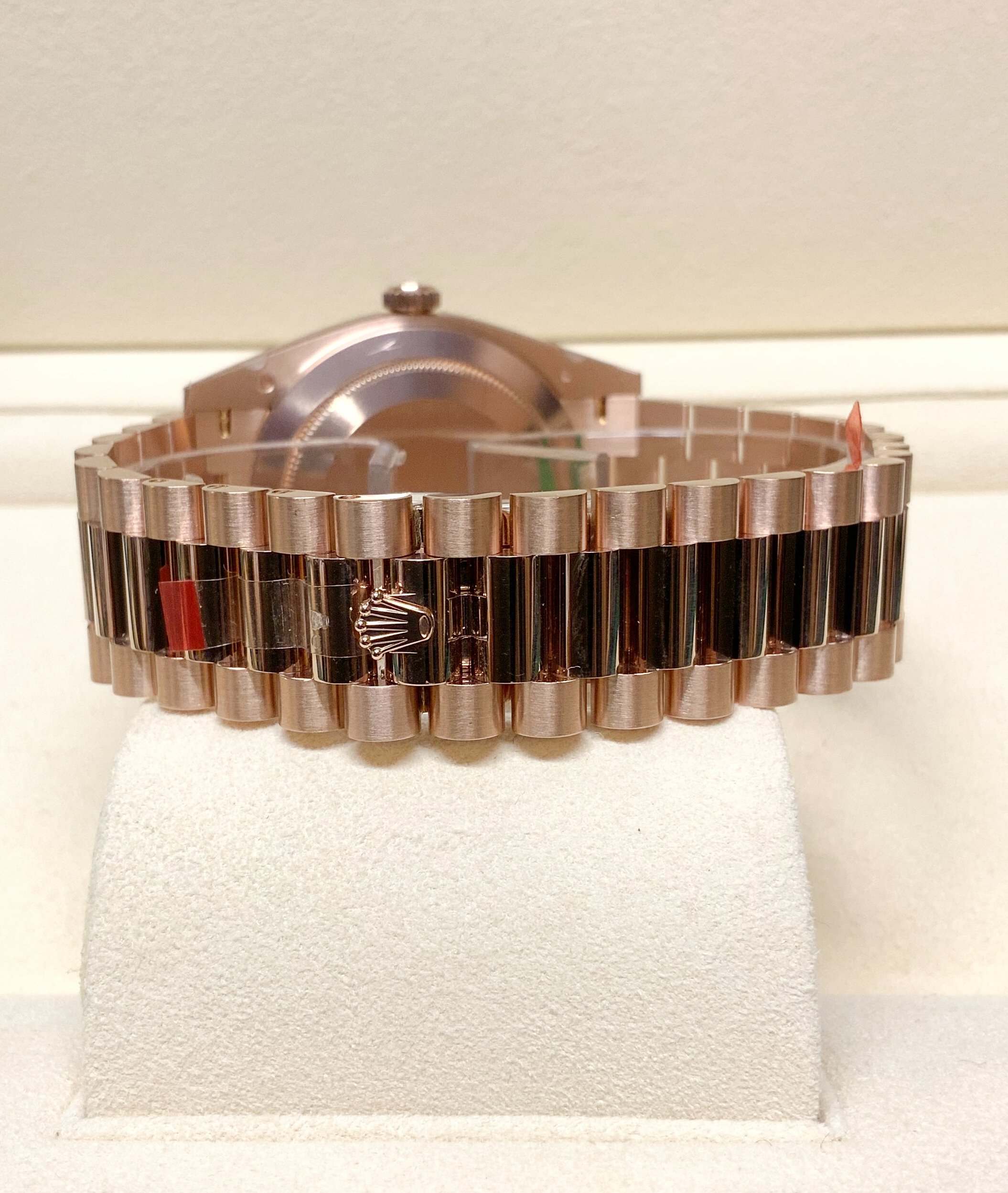 Rolex replica Day-Date 40 228235 Rose Gold sundust dial - immagine 4