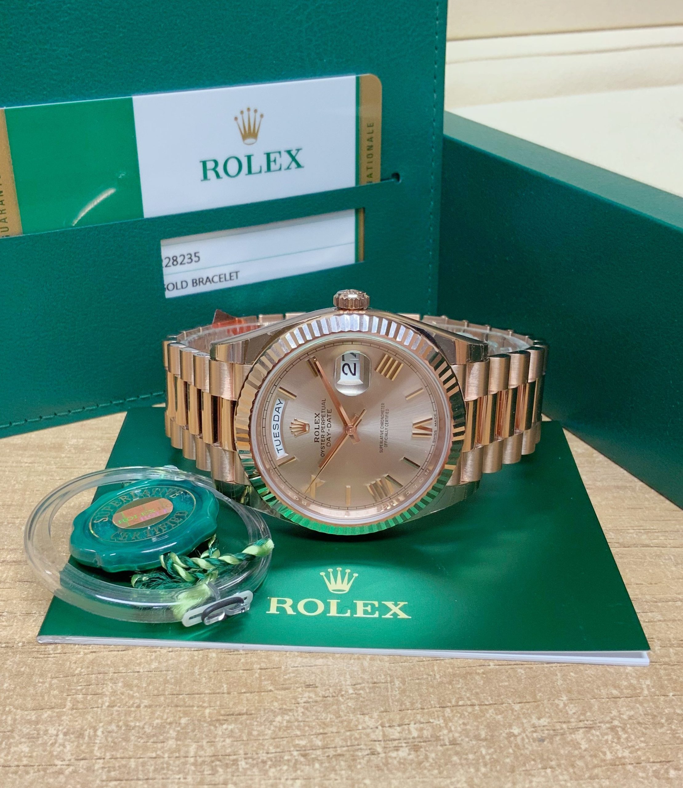 Rolex replica Day-Date 40 228235 Rose Gold sundust dial - immagine 8