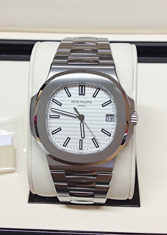 Patek Philippe replica Nautilus 5711-1A-011 White Dial clone movement