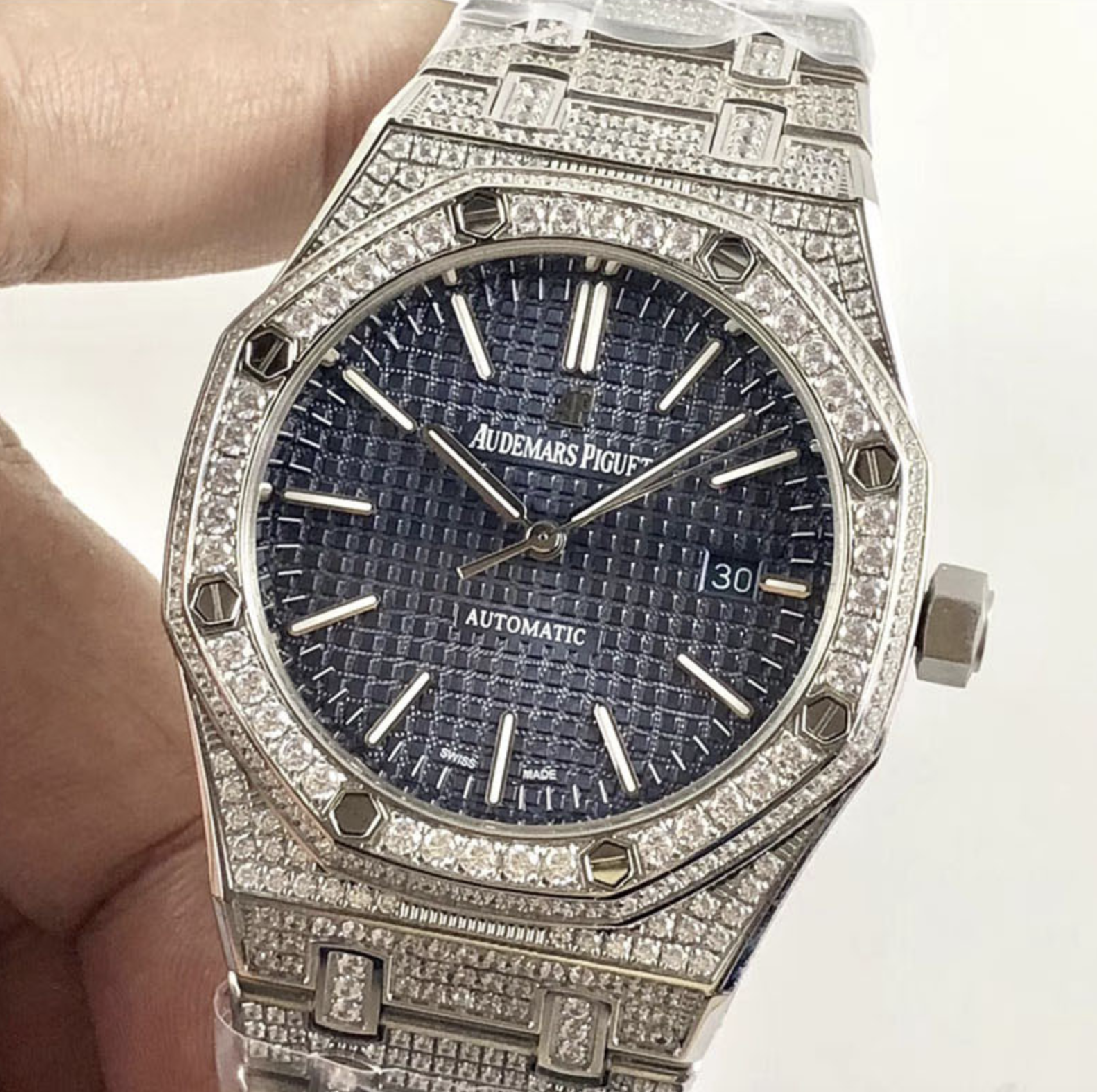 Audemars piguet replica royal oak 15400ST 41mm white gold full paved diamonds blue dial - immagine 3