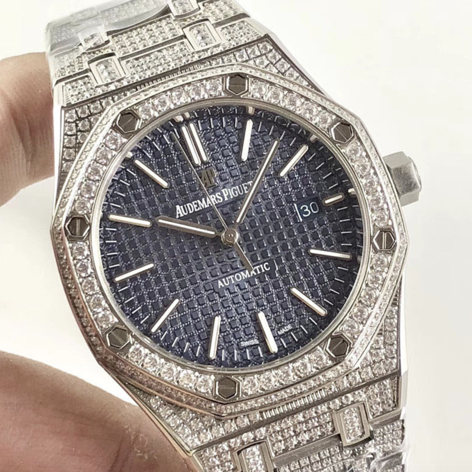 Audemars piguet replica royal oak 15400ST 41mm white gold full paved diamonds blue dial - immagine 4