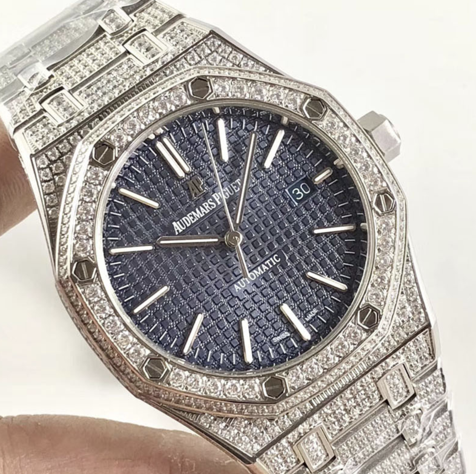 Audemars piguet replica royal oak 15400ST 41mm white gold full paved diamonds blue dial - immagine 5