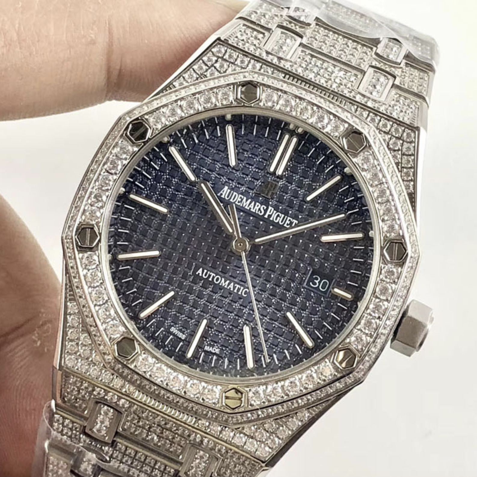 Audemars piguet replica royal oak 15400ST 41mm white gold full paved diamonds blue dial - immagine 6