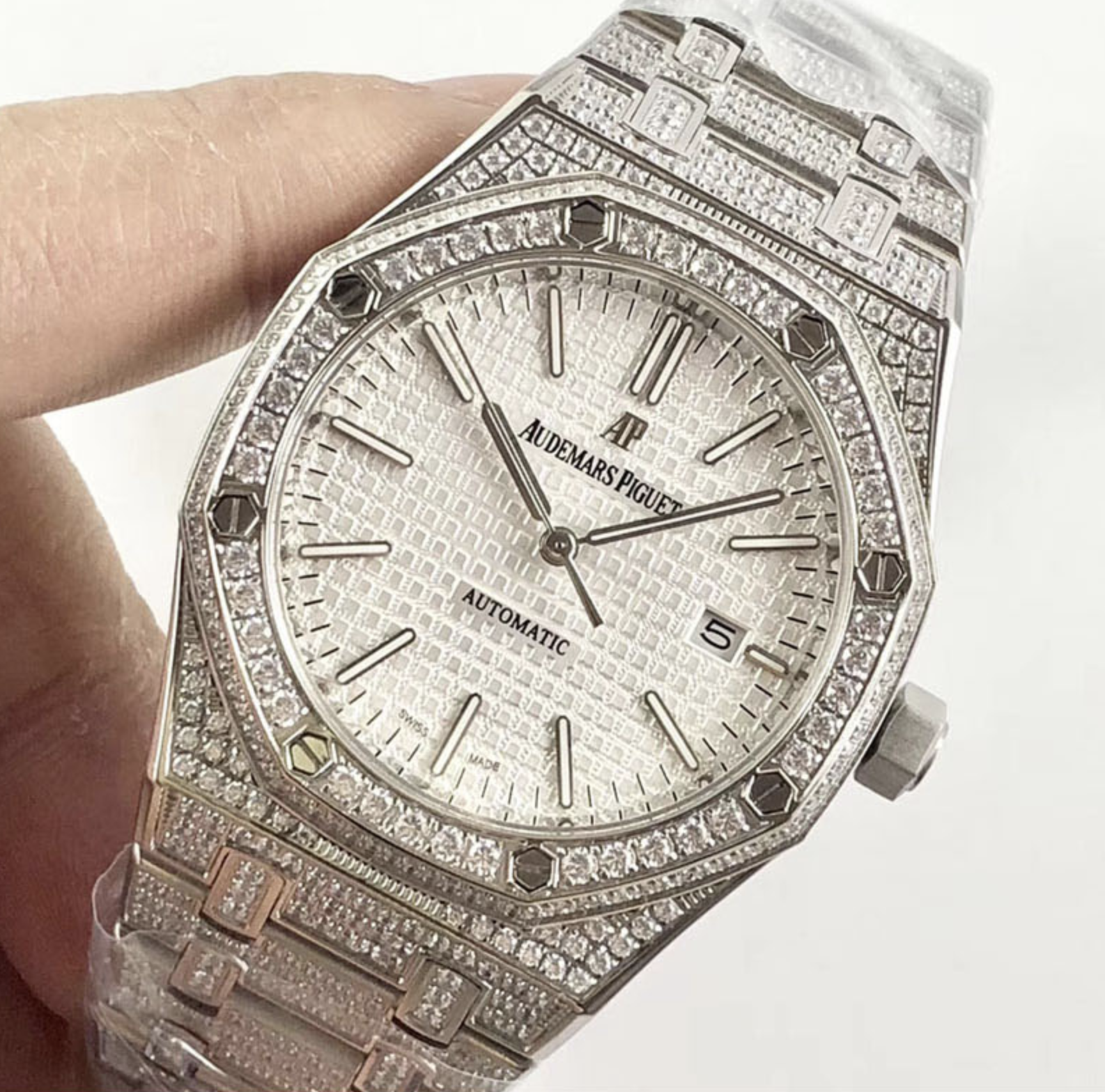 Audemars piguet replica royal oak 15400ST 41mm white gold full paved diamonds white dial - immagine 4