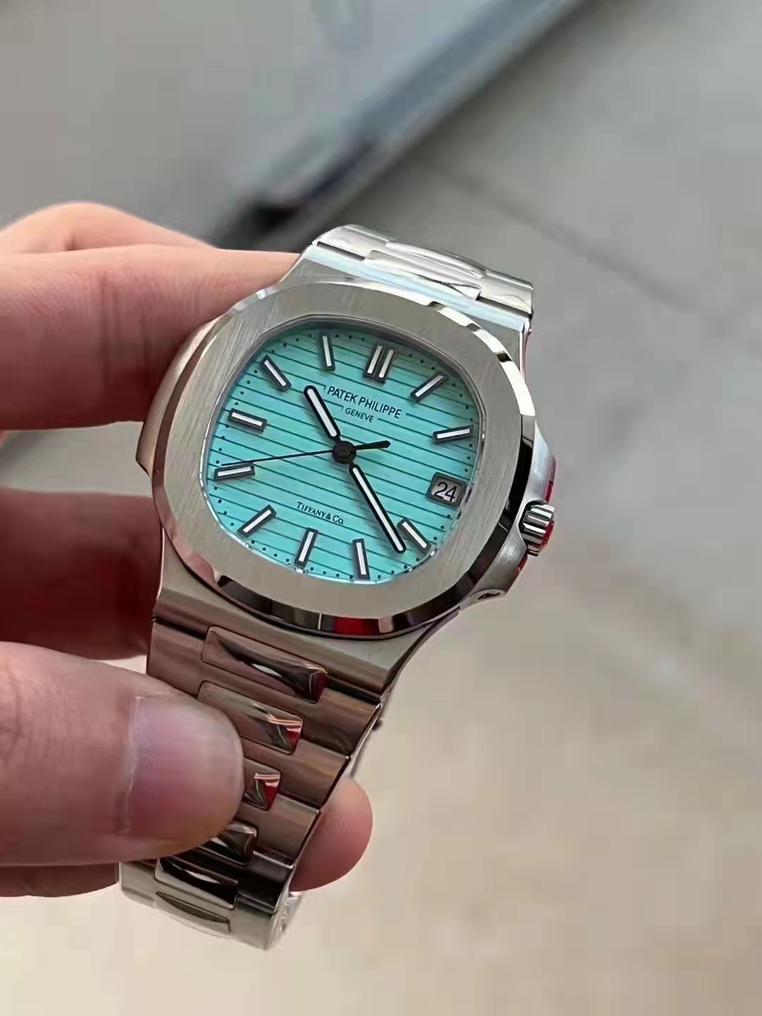 patek philippe replica nautilus 5711 tiffany dial special edition 170th anniversary - immagine 4