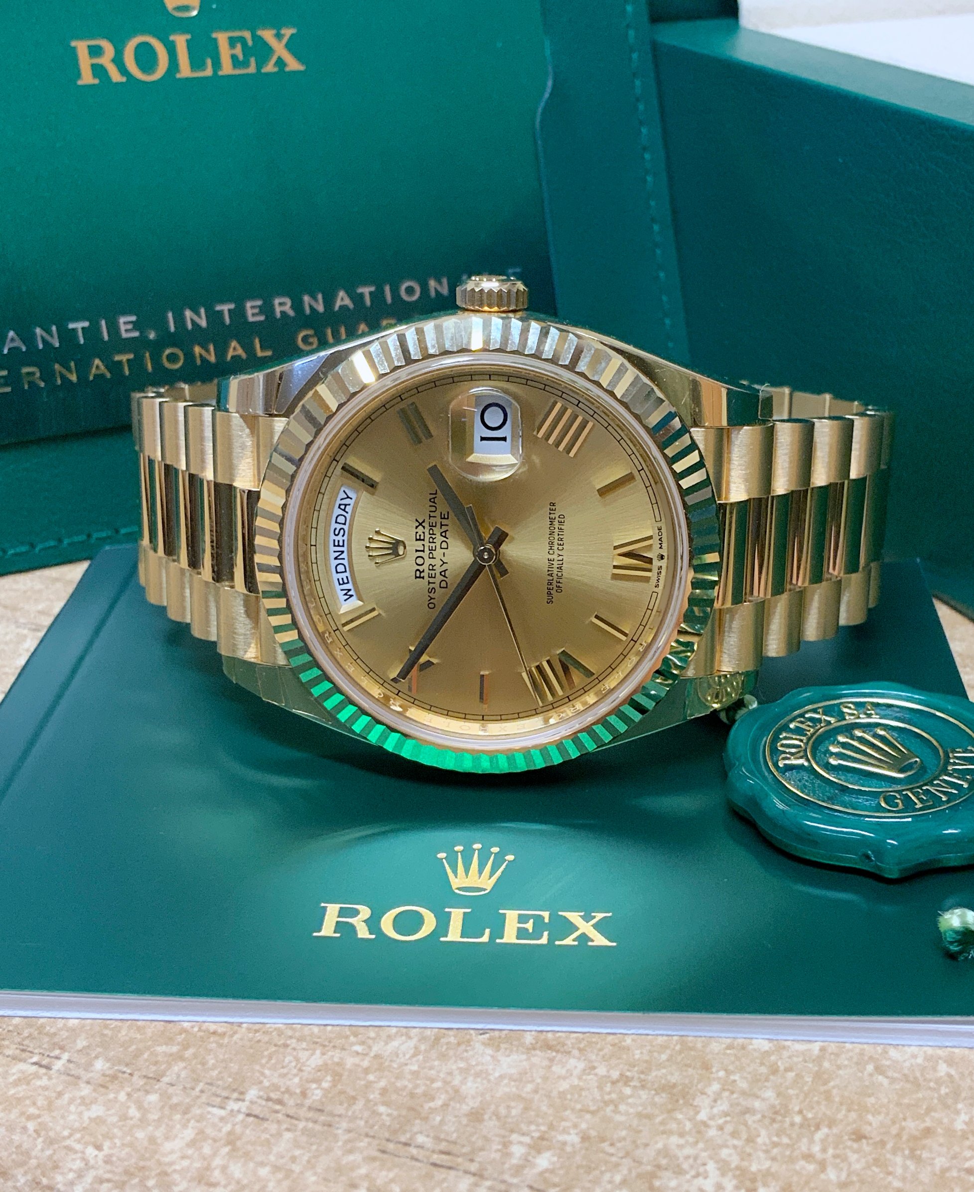 Rolex Day-Date 40 228238 Yellow Gold roman dial - immagine 3