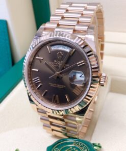 Alternative view of Replica Rolex Day-Date choco 40 228235 Rose Gold roman dial