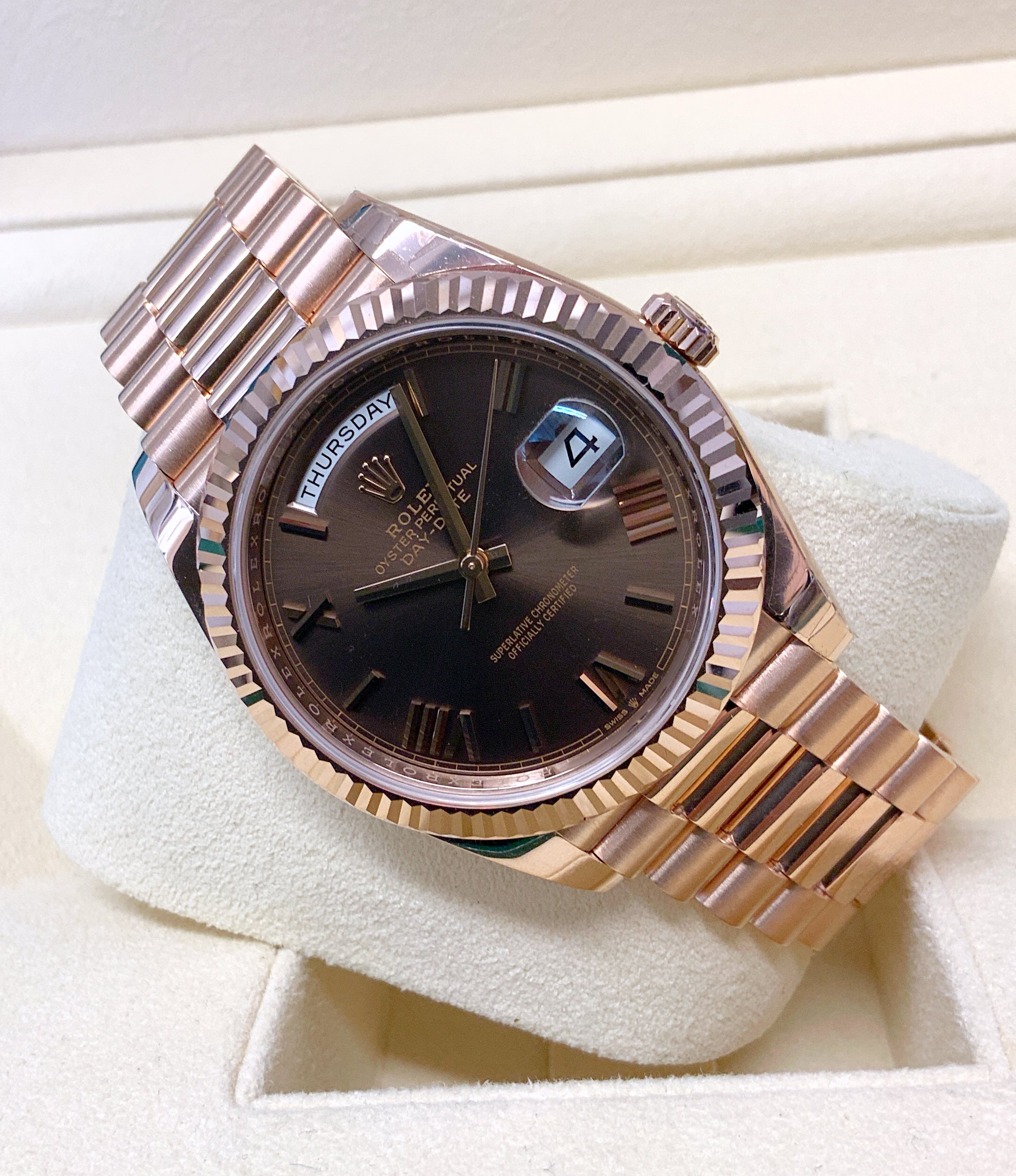 Replica Rolex Day-Date choco 40 228235 Rose Gold roman dial - immagine 9