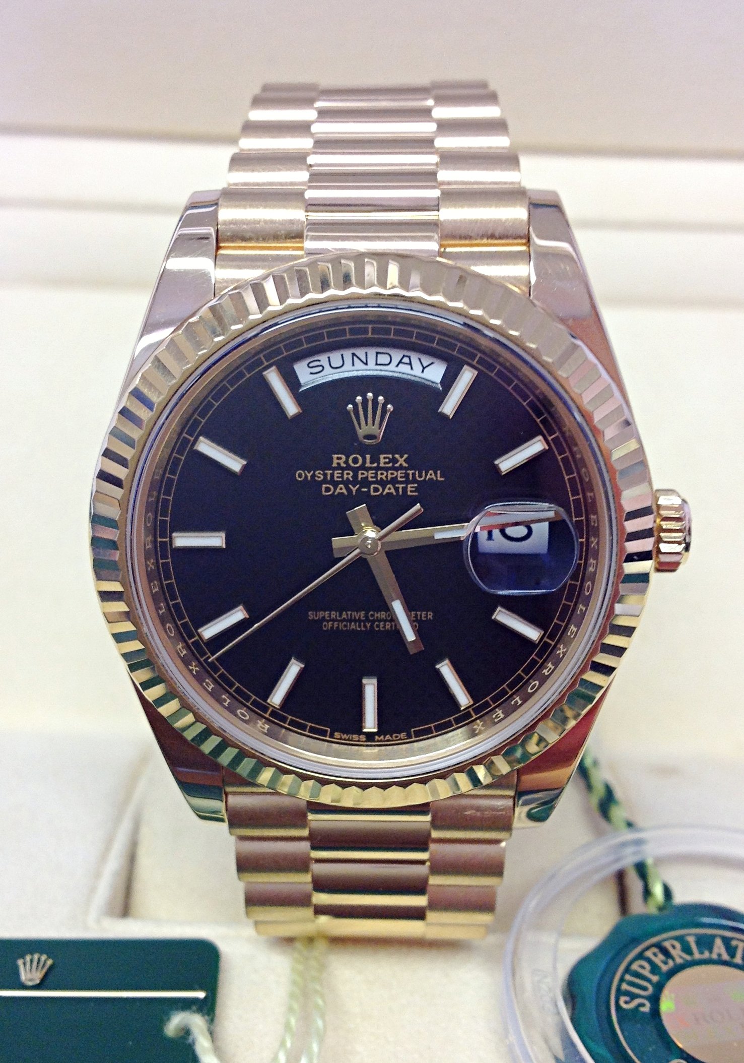 Rolex replica Day-Date 40 228238 Yellow Gold black dial - immagine 2