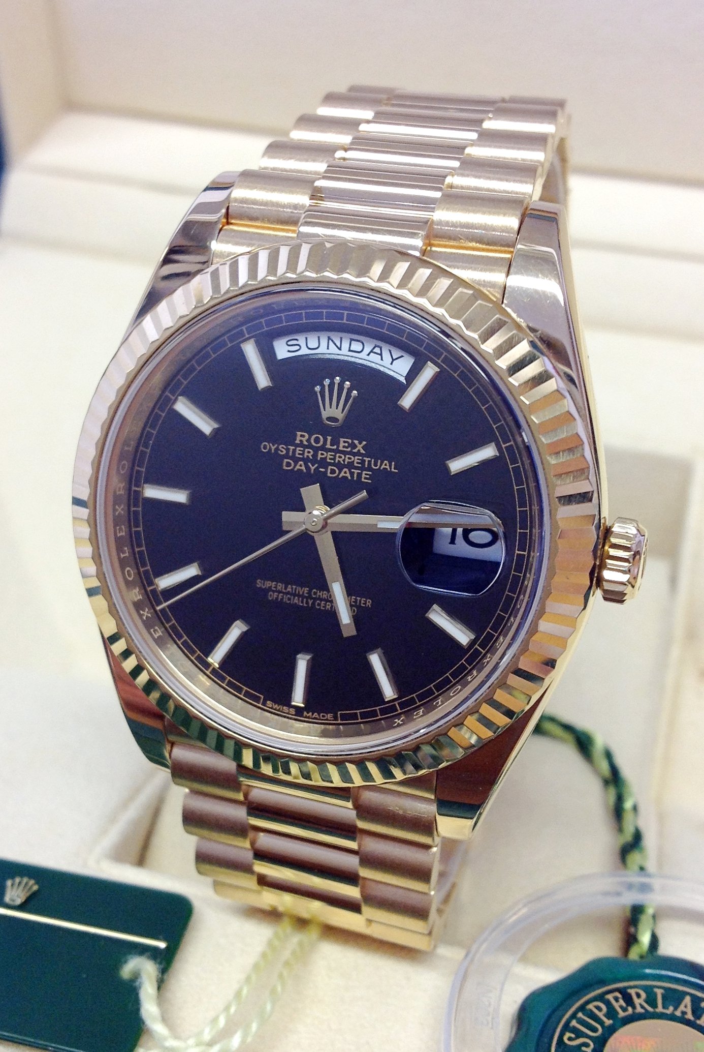 Rolex replica Day-Date 40 228238 Yellow Gold black dial - immagine 3