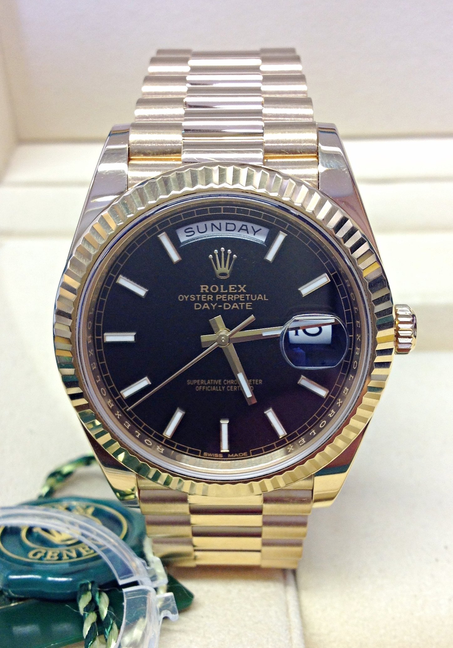 Rolex replica Day-Date 40 228238 Yellow Gold black dial - immagine 7