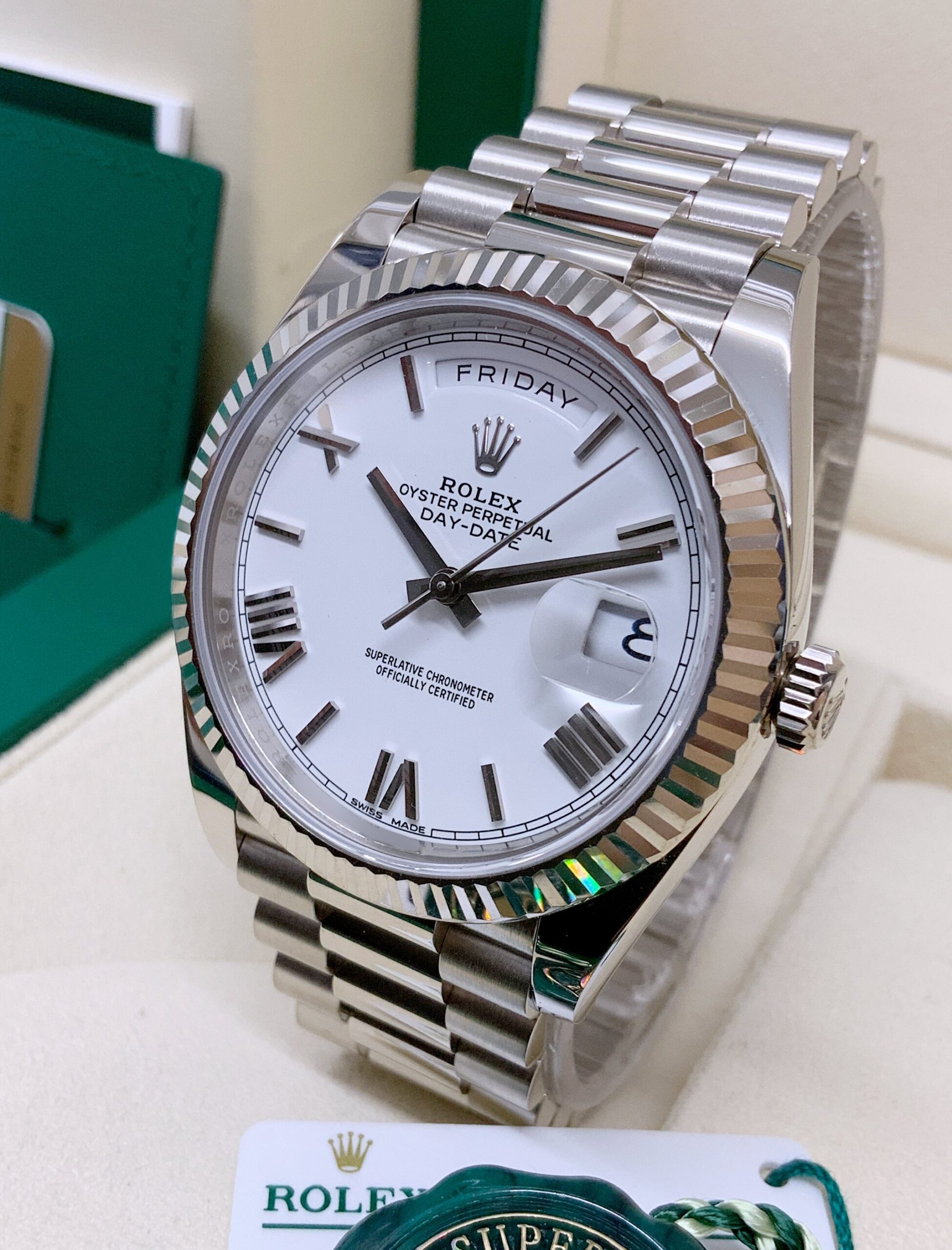 Rolex replica Day-Date 40 228239 White Gold white roman dial - immagine 6