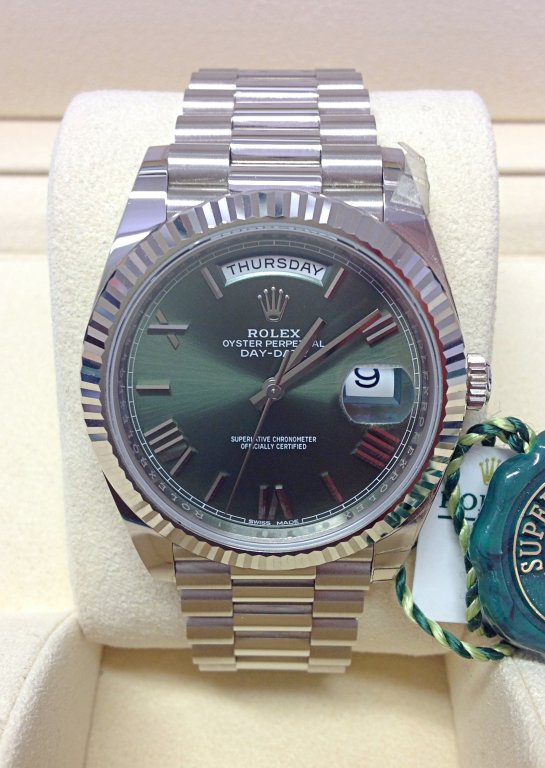 Rolex replica Day-Date 40 228239 White Gold olive dial - immagine 2