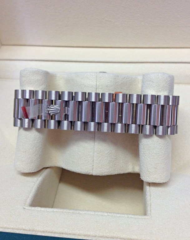 Rolex replica Day-Date 40 228239 White Gold olive dial - immagine 4