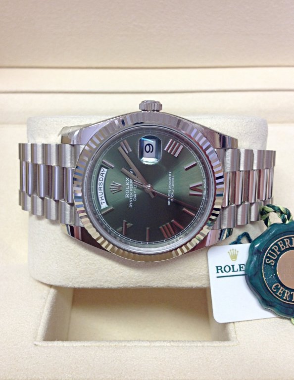 Rolex replica Day-Date 40 228239 White Gold olive dial - immagine 5