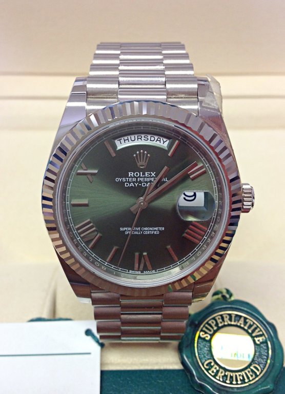 Rolex replica Day-Date 40 228239 White Gold olive dial - immagine 6