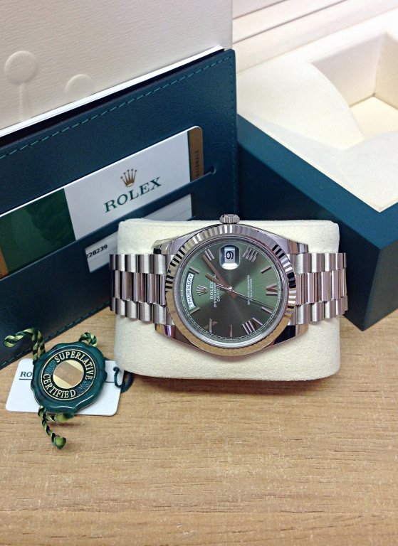 Rolex replica Day-Date 40 228239 White Gold olive dial - immagine 7