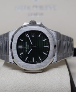 Alternative view of Patek Philippe replica nautilus 5711 green dial