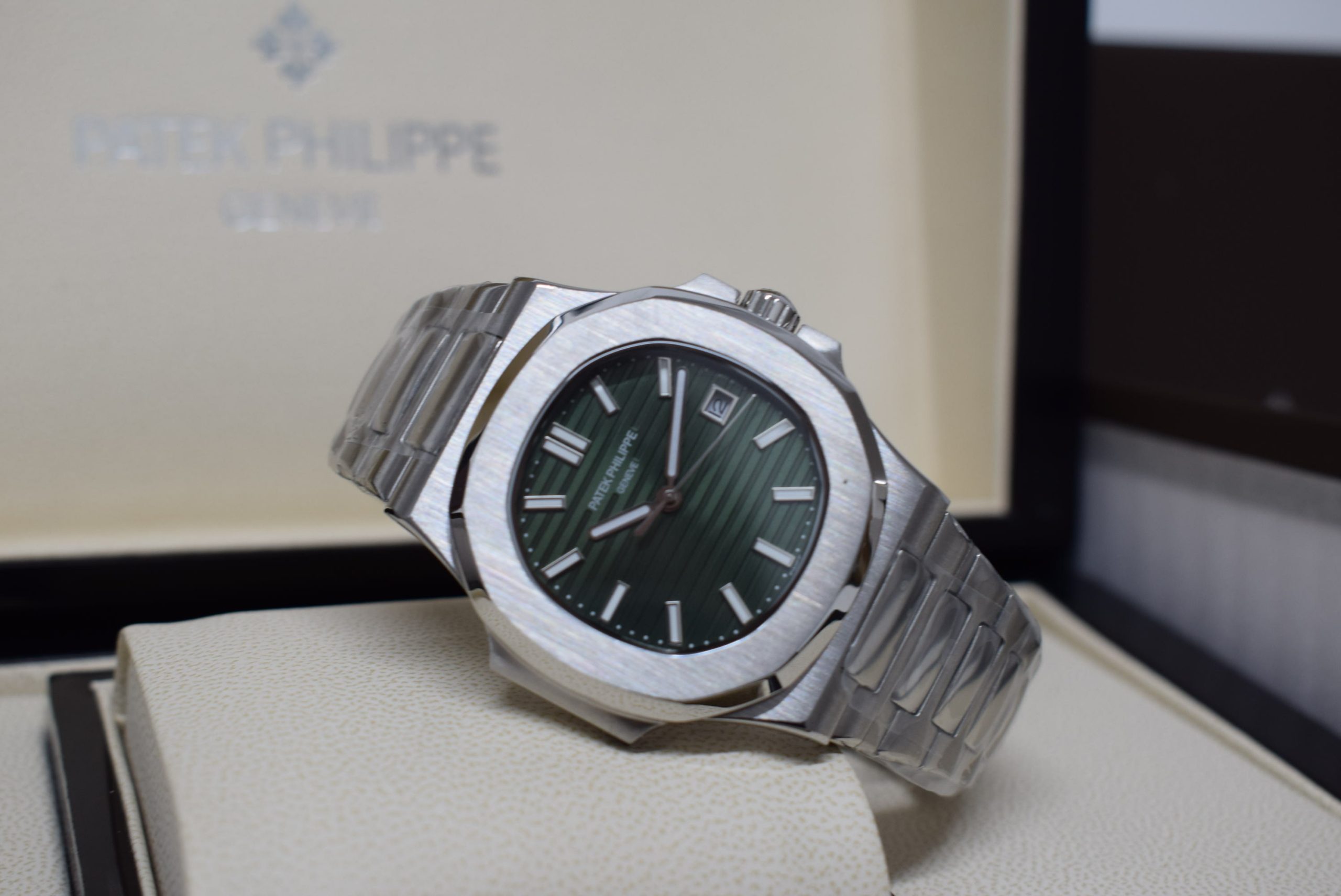 Patek Philippe replica nautilus 5711 green dial - immagine 3