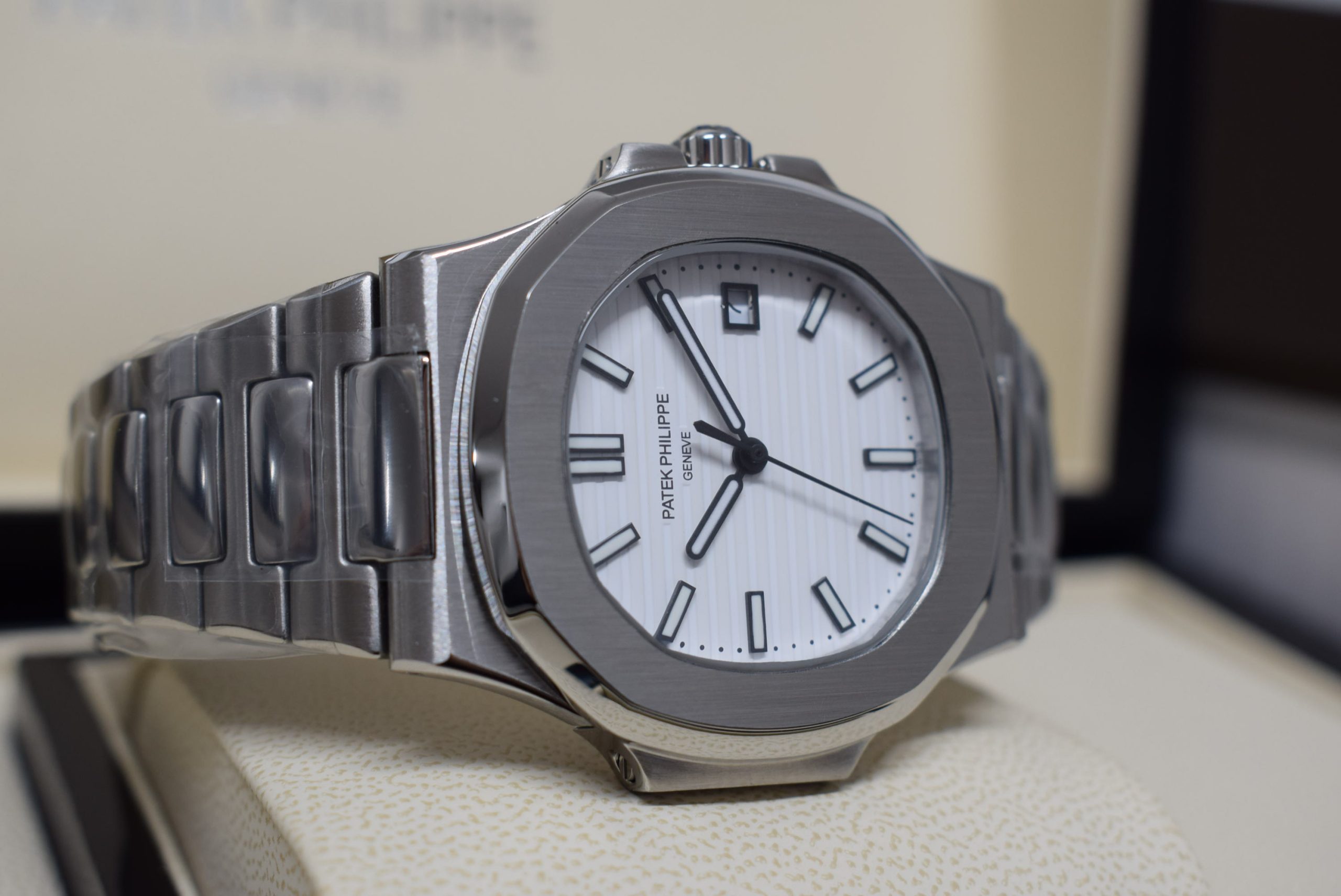 Patek Philippe replica nautilus 5711 white dial - immagine 6