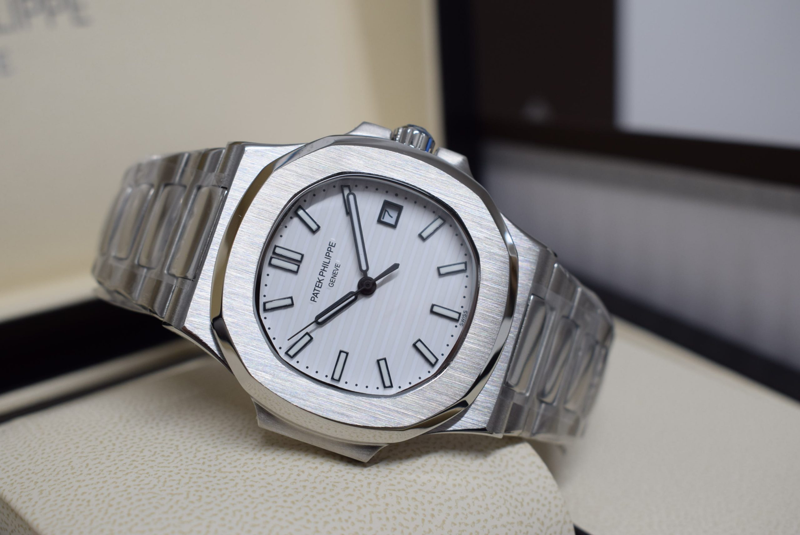 Patek Philippe replica nautilus 5711 white dial - immagine 8