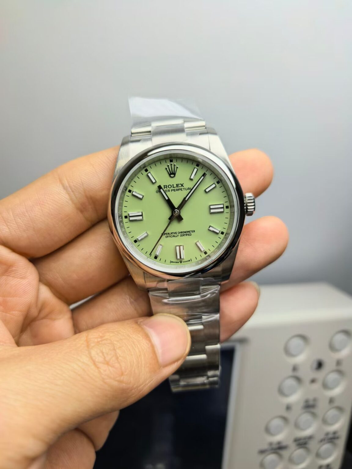Rolex replica Oyster Perpetual 36 126000 pistachio dial - immagine 3